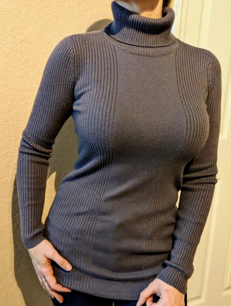 NWOT 💯 Cashmere Design History turtleneck shirt